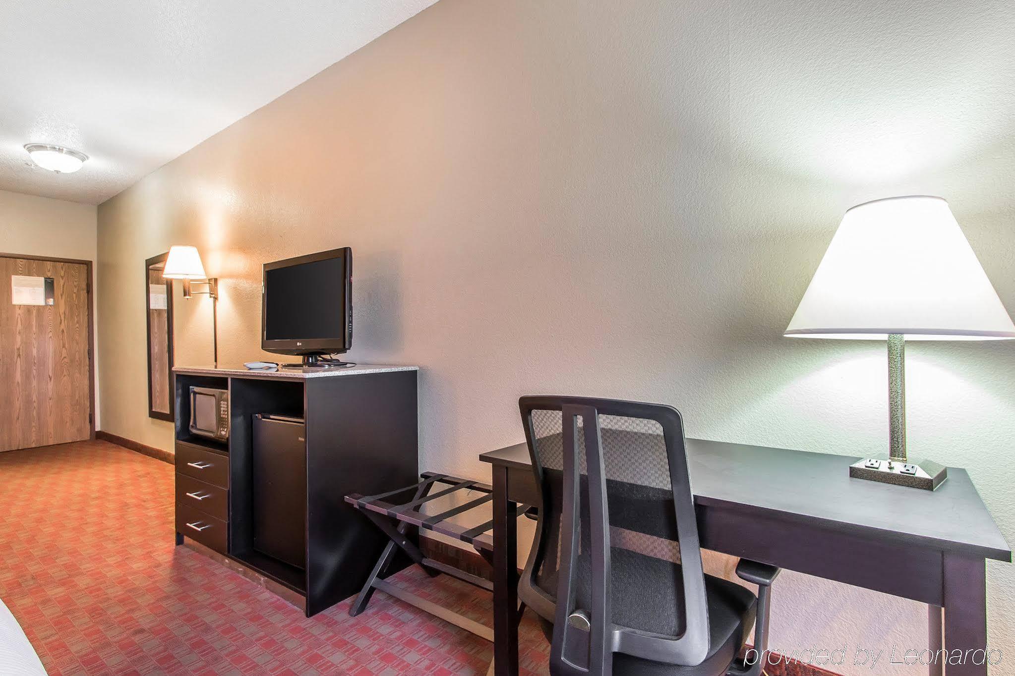 Quality Inn & Suites La Vergne Bagian luar foto