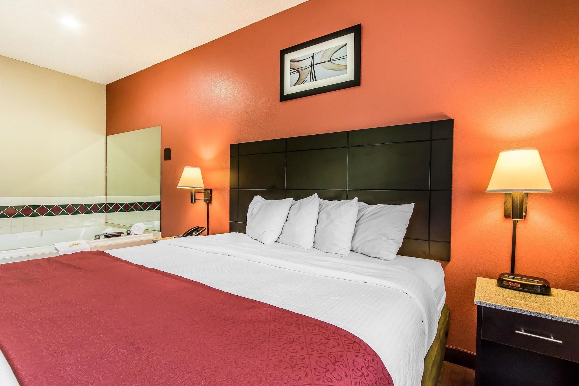 Quality Inn & Suites La Vergne Bagian luar foto