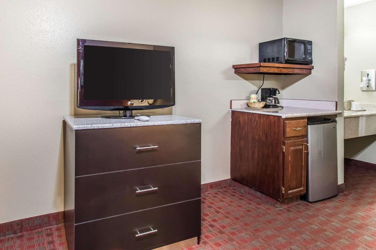 Quality Inn & Suites La Vergne Bagian luar foto