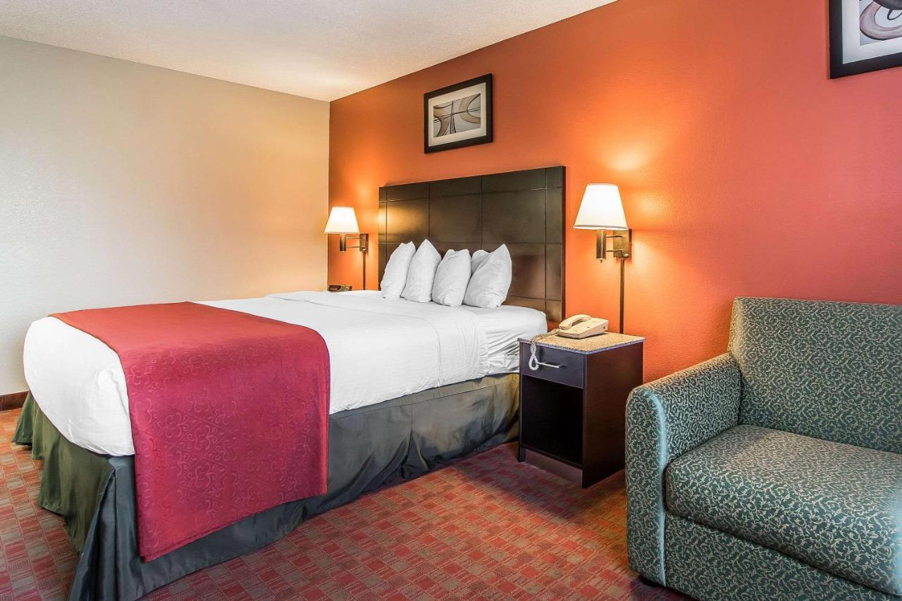 Quality Inn & Suites La Vergne Bagian luar foto
