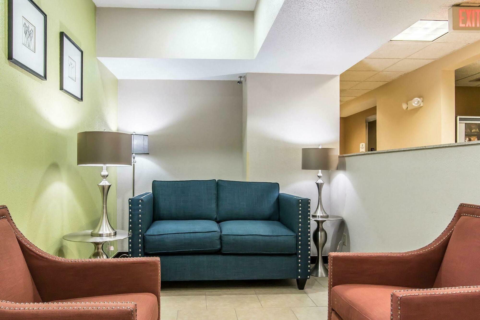 Quality Inn & Suites La Vergne Bagian luar foto