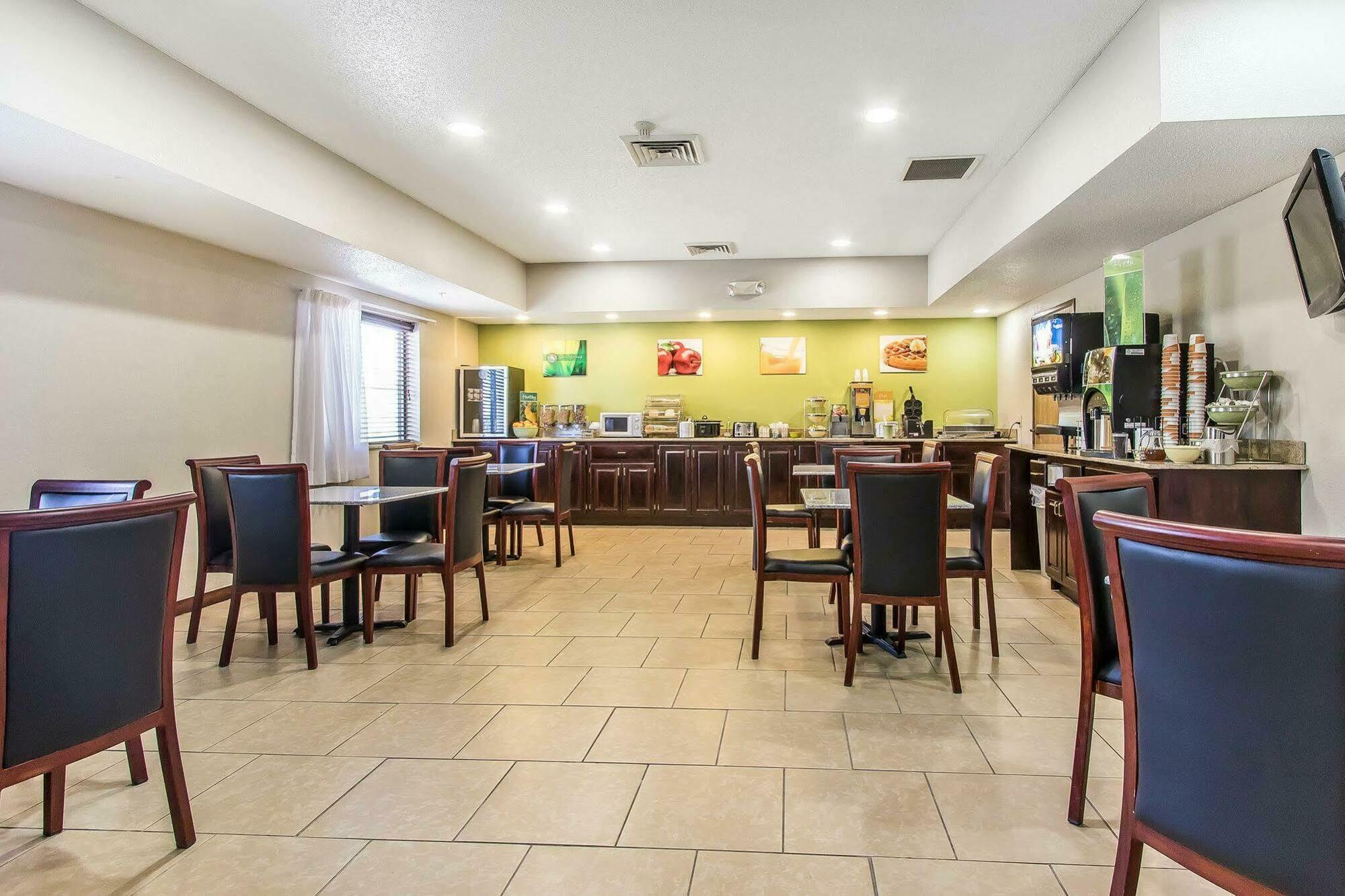 Quality Inn & Suites La Vergne Bagian luar foto