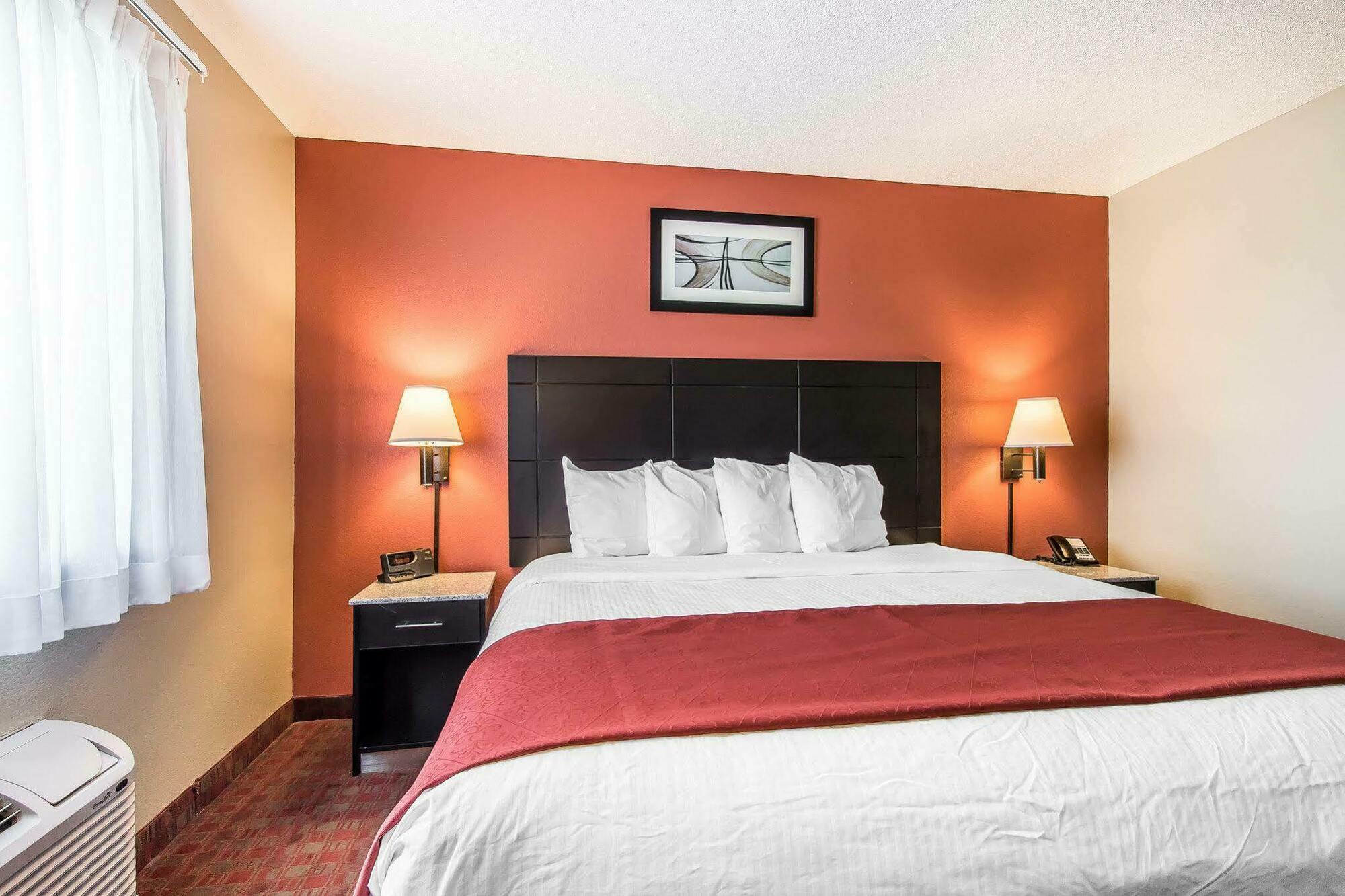 Quality Inn & Suites La Vergne Bagian luar foto