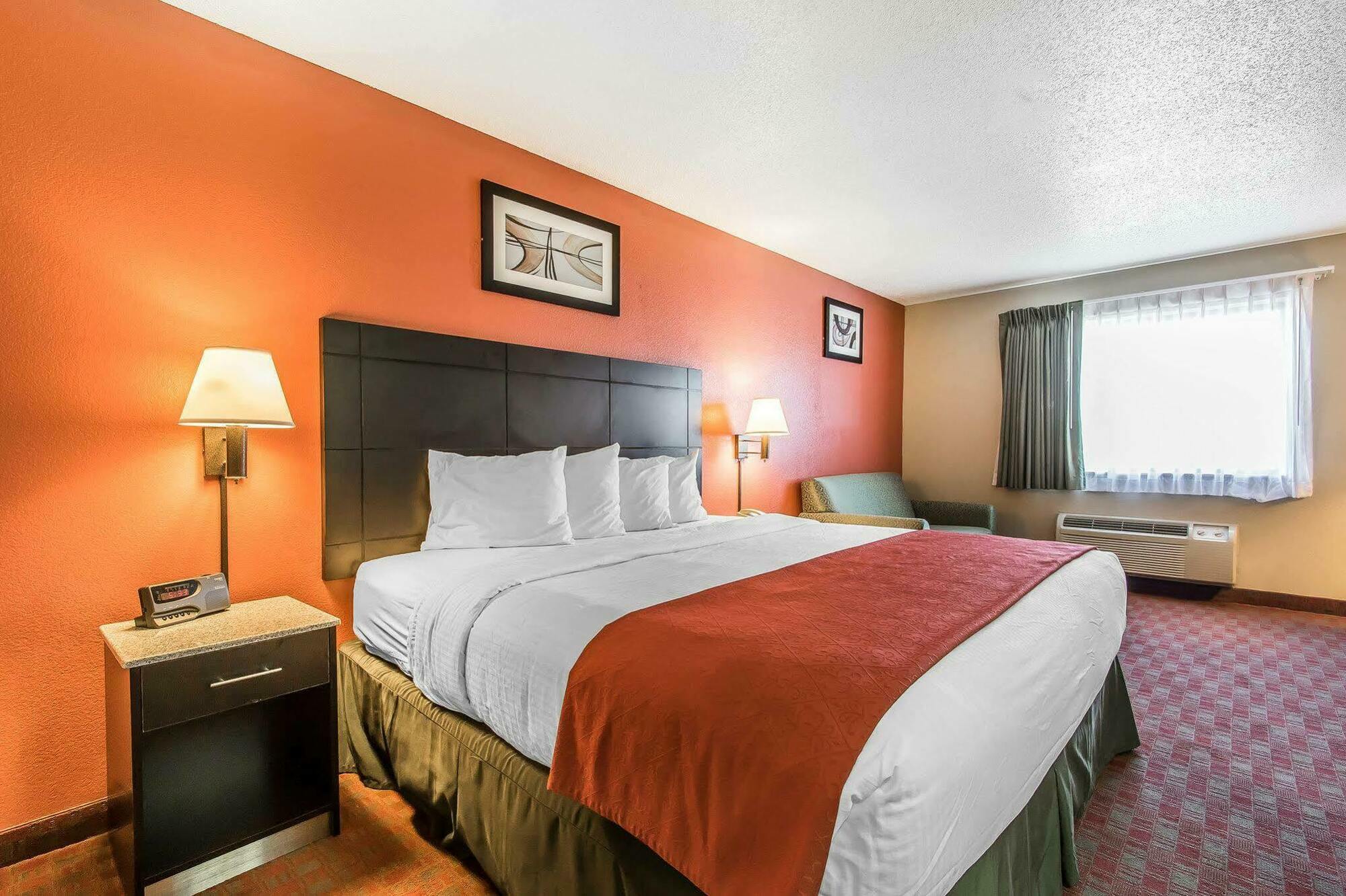 Quality Inn & Suites La Vergne Bagian luar foto