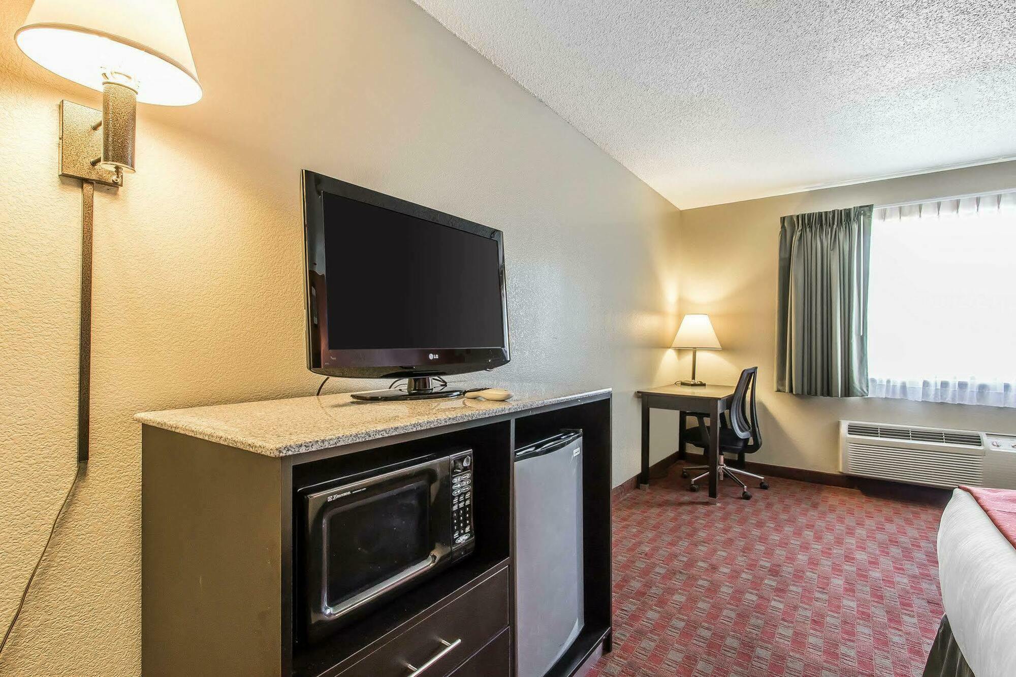 Quality Inn & Suites La Vergne Bagian luar foto
